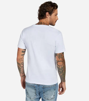 Camiseta Premium em Gola V